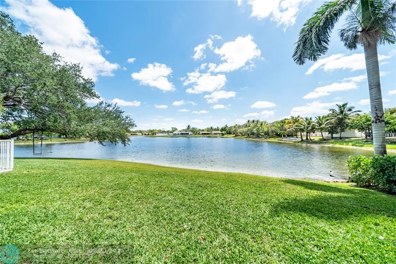 15101 Falkirk Pl, Miami Lakes, Florida image 18