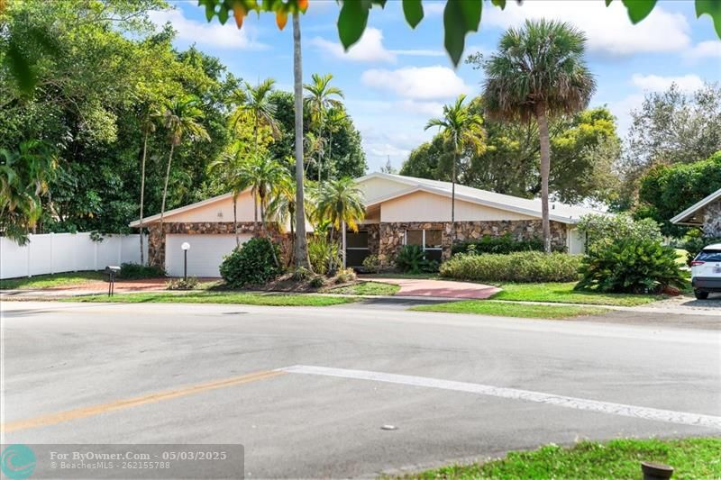 8600 Gatehouse Rd, Plantation, Florida image 1
