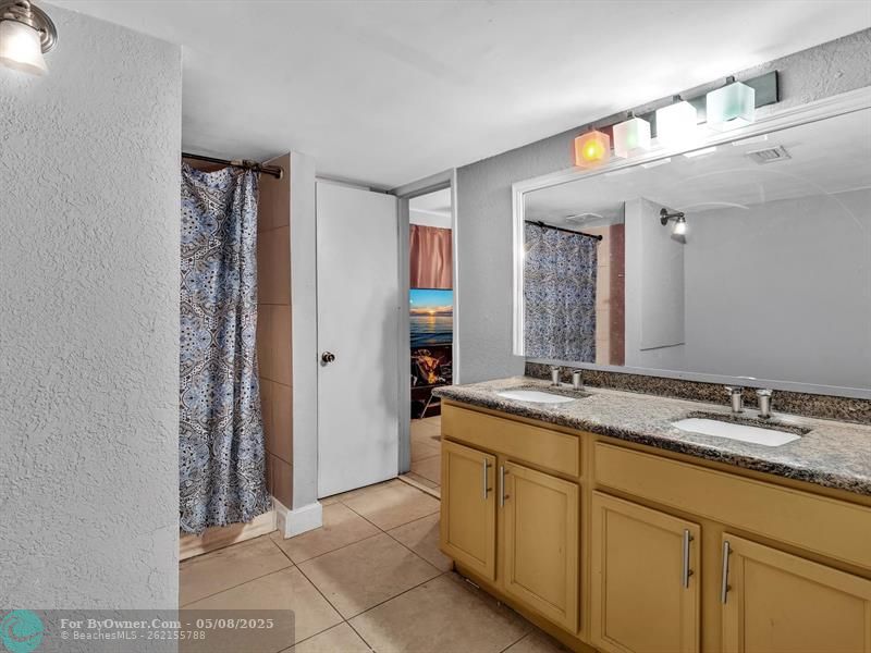 1350 NE 40th Dr, Oakland Park, Florida image 22