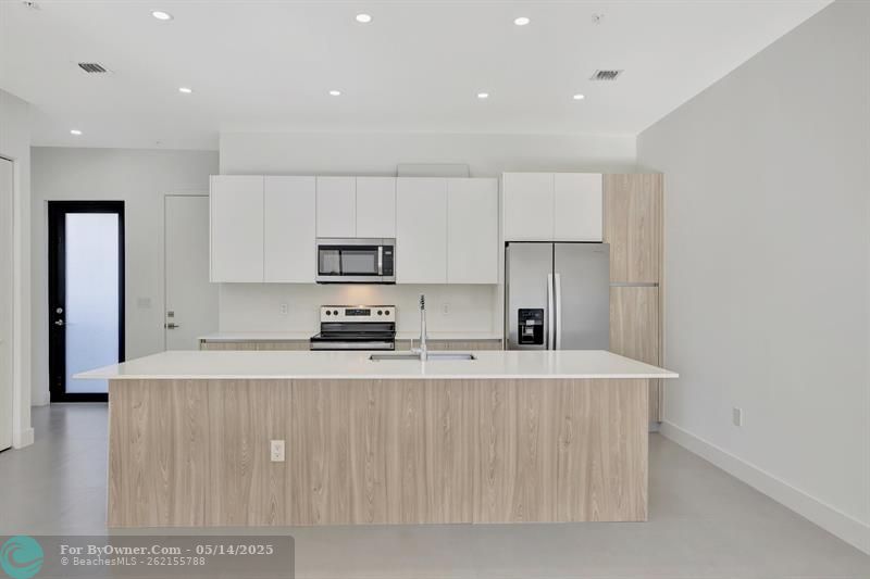 4208 NE 7th Ter #8, Oakland Park, Florida image 1