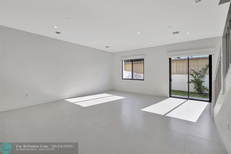 4208 NE 7th Ter #8, Oakland Park, Florida image 12