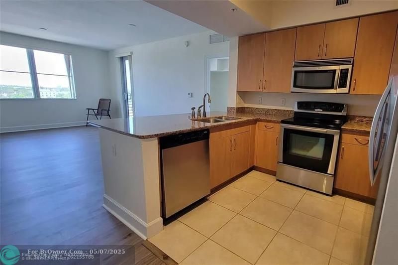 1830 Radius Dr #807, Hollywood, Florida image 2