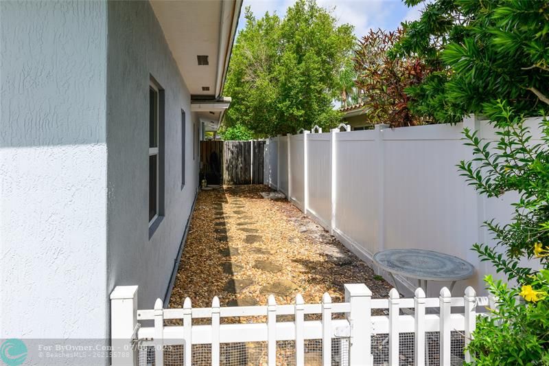 Side of house perfect for dog run or garden
