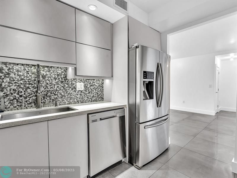 300 Bayview Dr #811, Sunny Isles Beach, Florida image 7