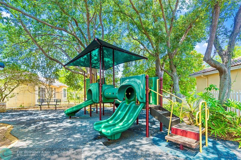 Mariposa Isles has a community pool and playground.