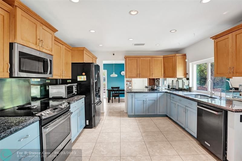 2945 W Begonia Way, Cooper City, Florida image 13