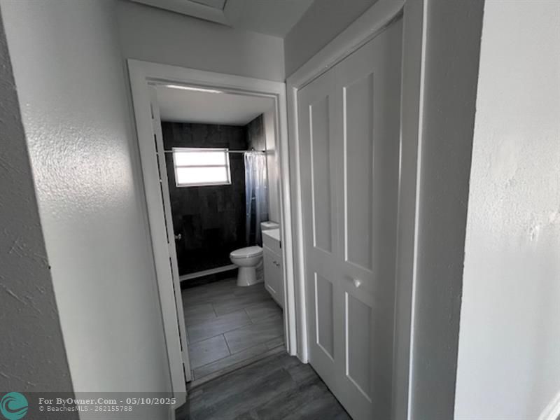 490 NE 33rd St, Oakland Park, Florida image 11