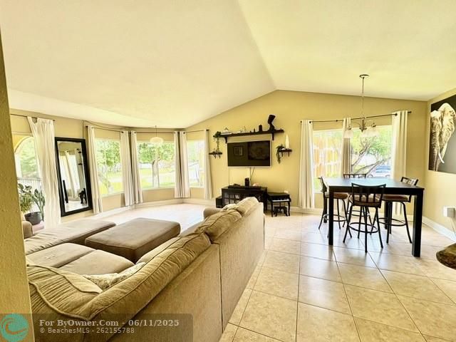 2371 NW 33 St #712, Oakland Park, Florida image 1