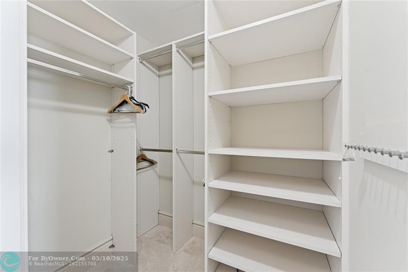 CUSTOM CLOSETS