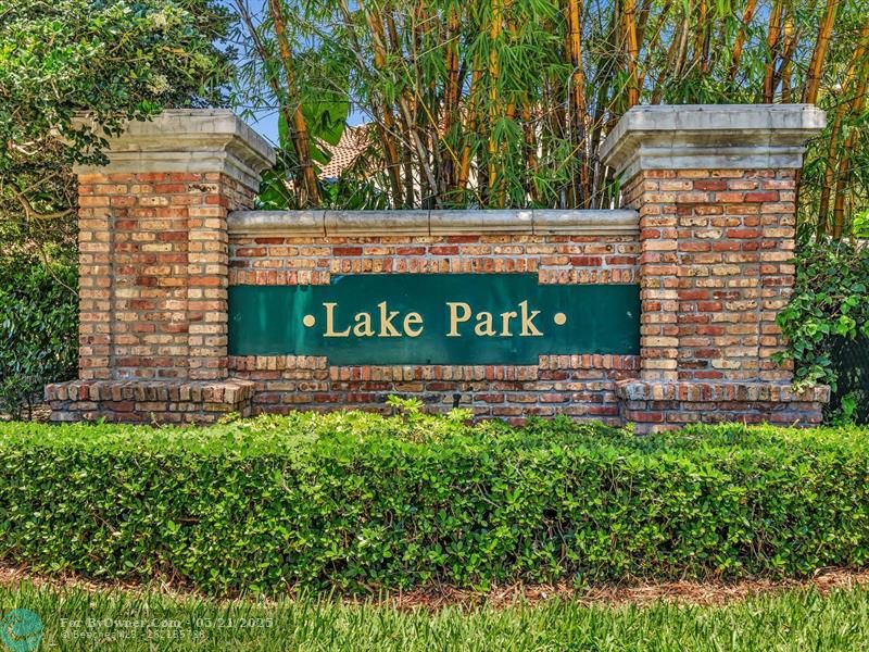 8895 Lake Park Cir, Davie, Florida image 31