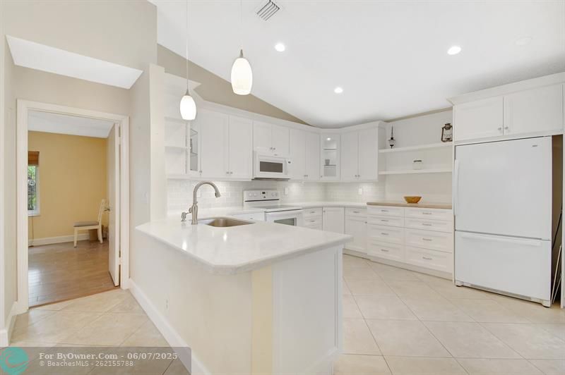 134 E Riverbend Dr, Sunrise, Florida image 1