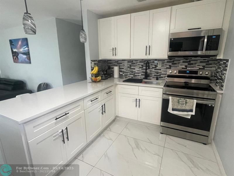 5601 SW 39th St, Davie, Florida image 3