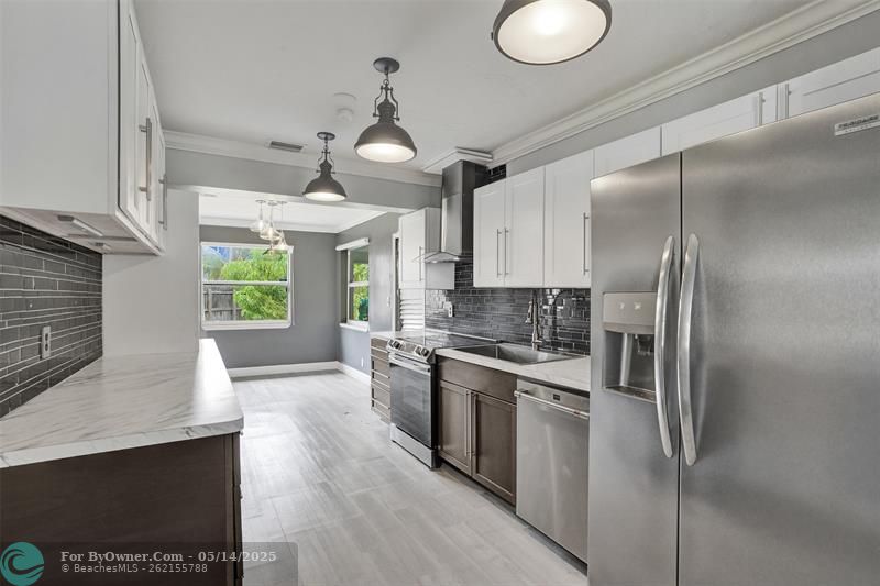281 NE 41st St, Oakland Park, Florida image 11