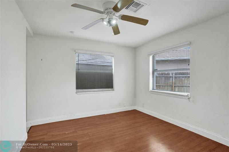281 NE 41st St, Oakland Park, Florida image 24