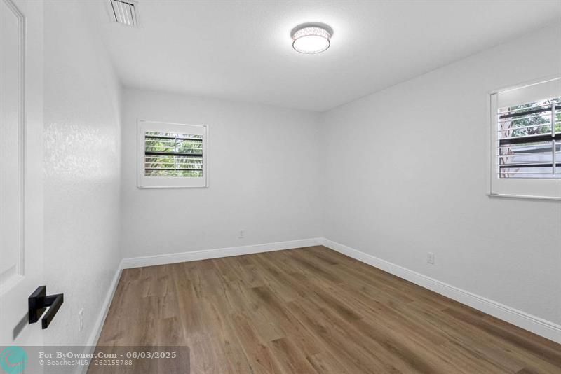 8307 Boxwood Dr, Tampa, Florida image 38