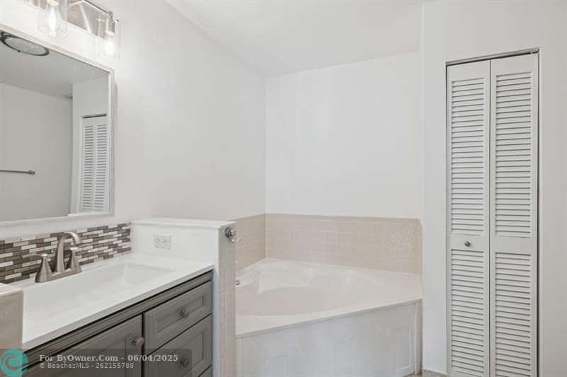 64 Gables Blvd, Weston, Florida image 11
