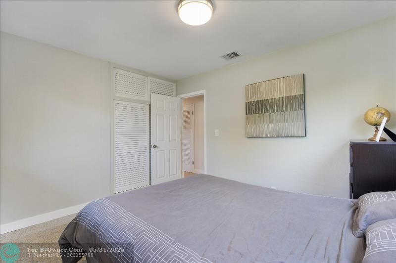 2736 NE 1st Ter, Wilton Manors, Florida image 16