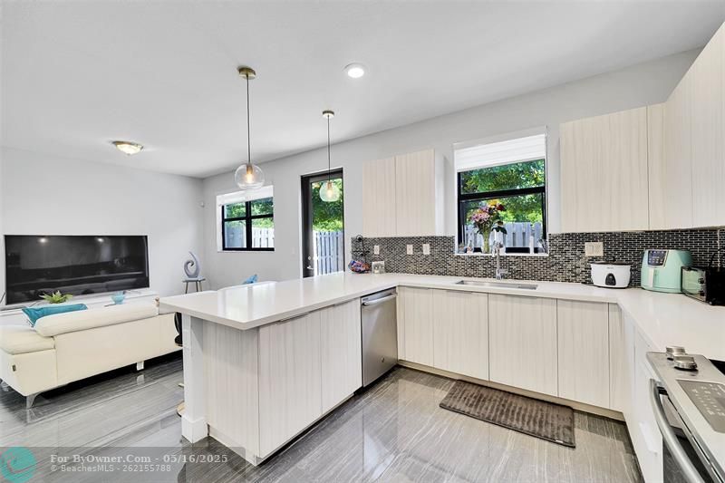 10507 NW 81st Ter, Doral, Florida image 23