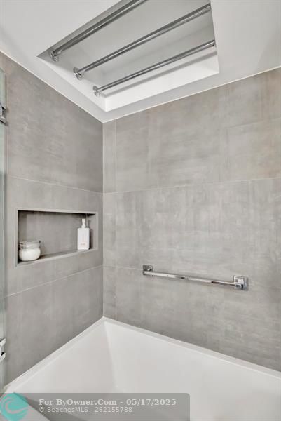 Brilliant design of drip dry rack over the tub