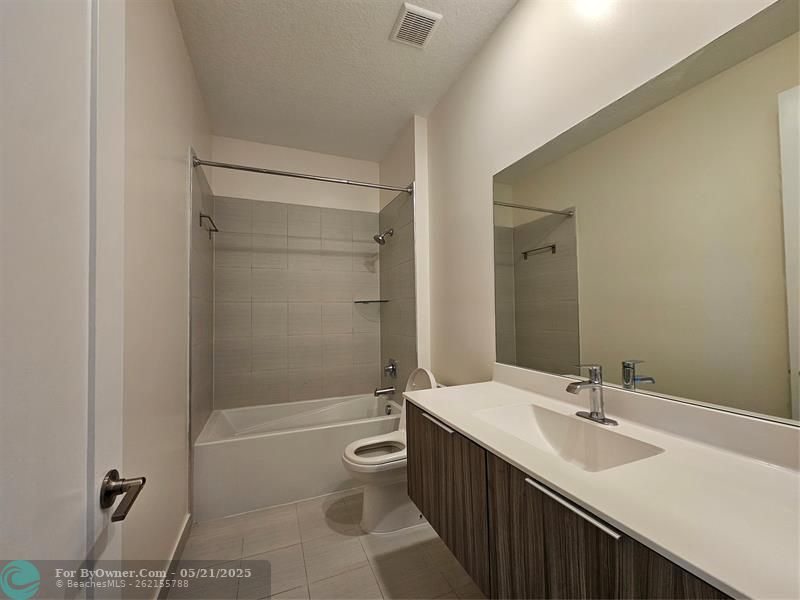 6675 NW 103rd Pkwy, Doral, Florida image 24