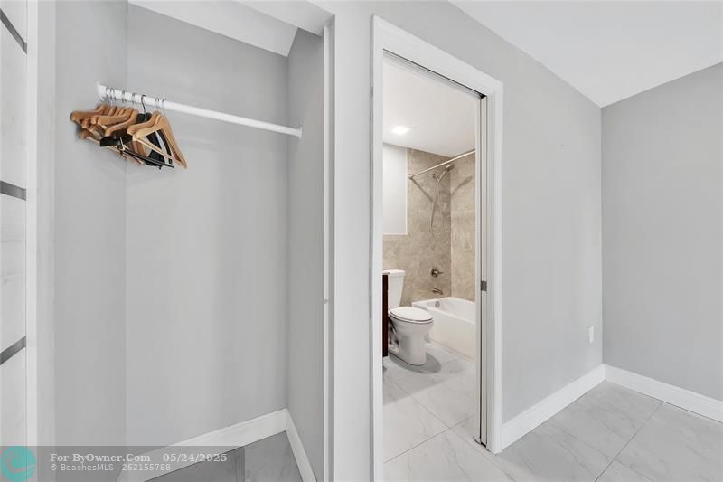 2725 NE 8th Ave #113, Wilton Manors, Florida image 13