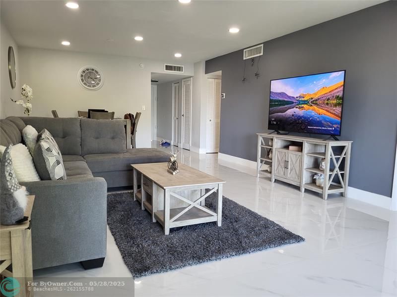 Bright, spacious LR.withrecess lighting.