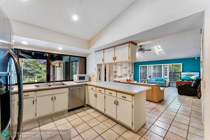 2340 NW 42nd Ave, Coconut Creek, Florida image 6