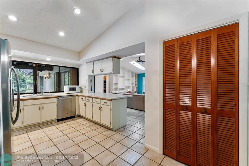 2340 NW 42nd Ave, Coconut Creek, Florida image 9