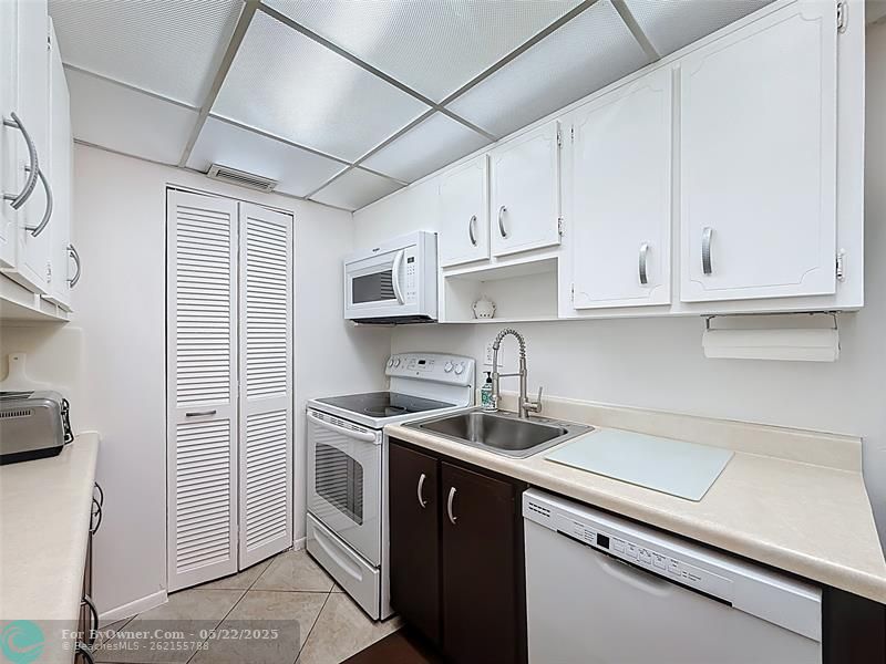 201 178th Dr #315, Sunny Isles Beach, Florida image 21