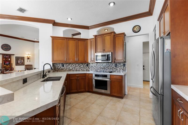 10675 NW 69th Pl, Parkland, Florida image 14