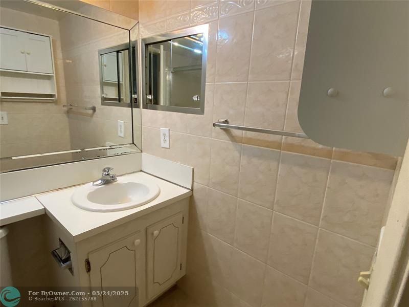 2025 Berkshire B #2025, Deerfield Beach, Florida image 17