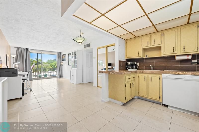 7100 NW 17th St #218, Plantation, Florida image 3