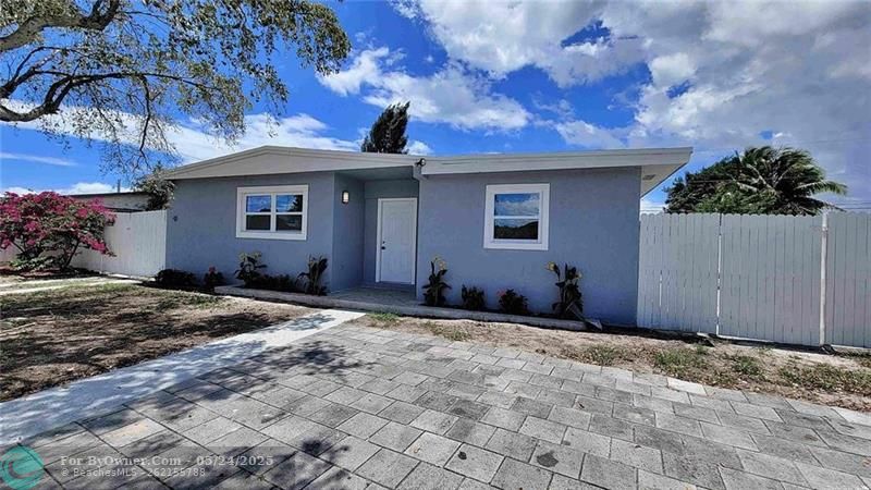 266 NE 42nd St, Deerfield Beach, Florida image 1