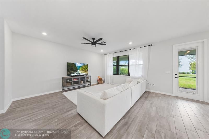 2624 Primrose Pl, Oakland Park, Florida image 4