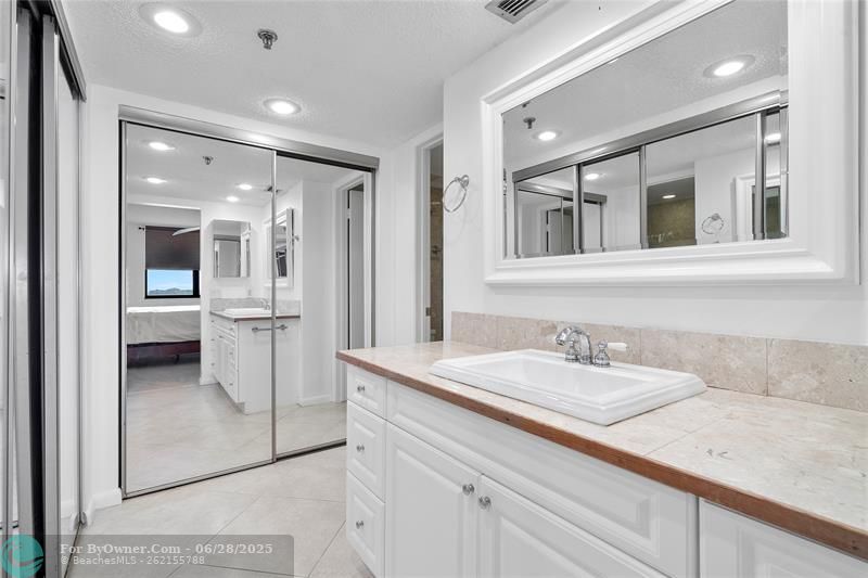 105 Lake Emerald Dr #814, Oakland Park, Florida image 20