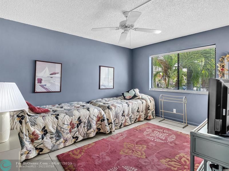 2nd Bedroom two trundle beds which sleep 4 (2 in each bed)