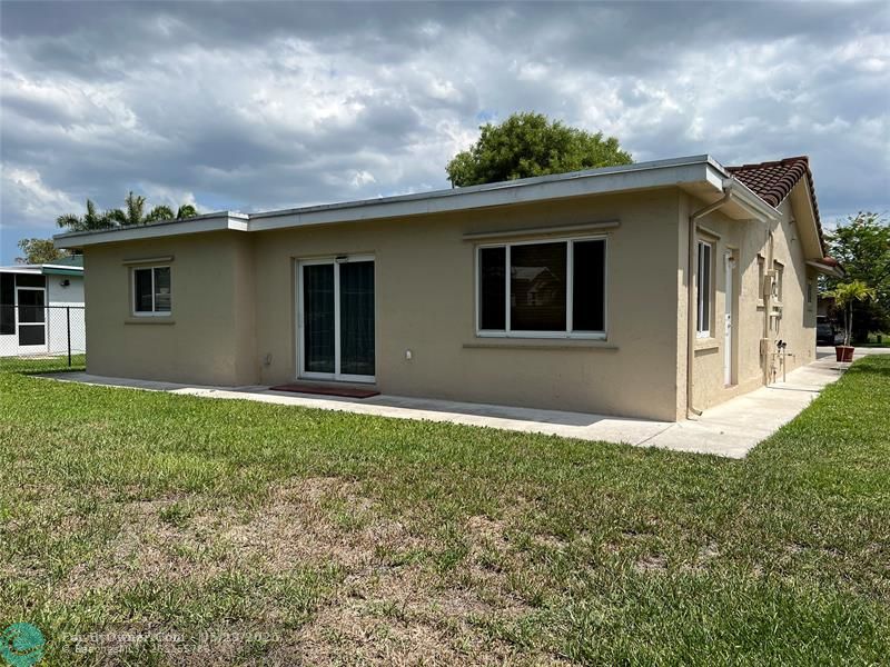 9507 NW 72nd St, Tamarac, Florida image 24