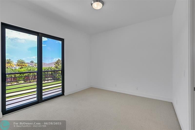5th BR upstairs, has ensuite bathroom