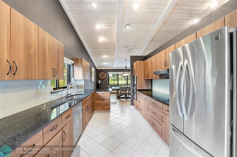 8208 NW 80th St, Tamarac, Florida image 11