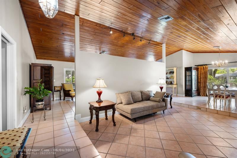 5044 NW 90th Ter, Coral Springs, Florida image 6