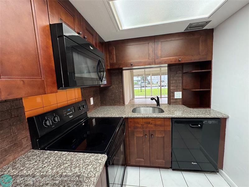 116 Royal Park Dr #1D, Oakland Park, Florida image 2