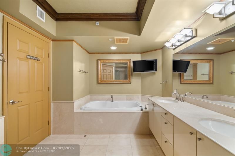 411 N New River Dr #2905, Fort Lauderdale, Florida image 12