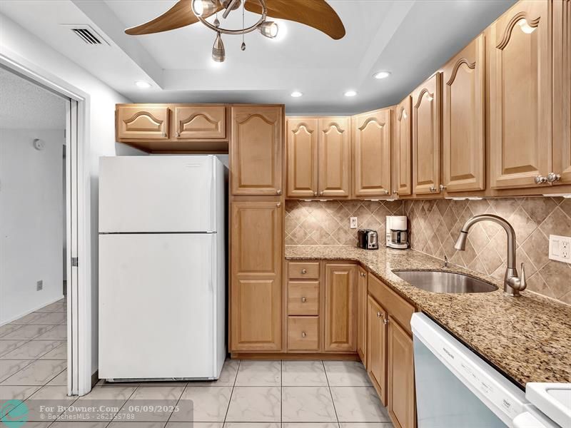 3051 S Palm Aire Dr #202, Pompano Beach, Florida image 10