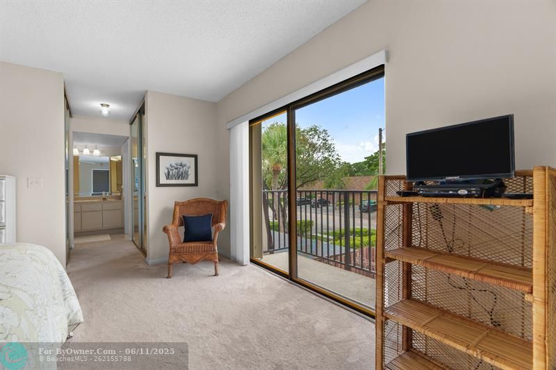 6021 NW 54th Ln, Tamarac, Florida image 12