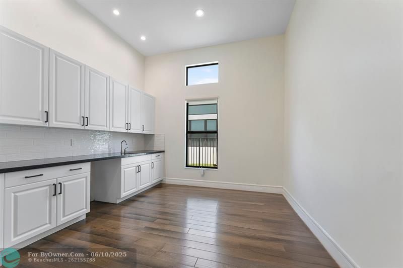 Bonus room in the inlaw /guest suite wet bar ideal for coffee service