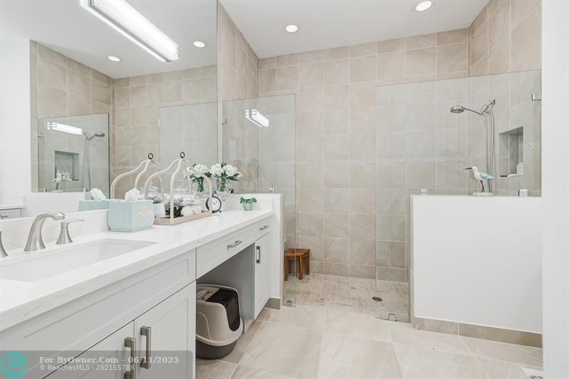 Master Bathroom - 1st Floor