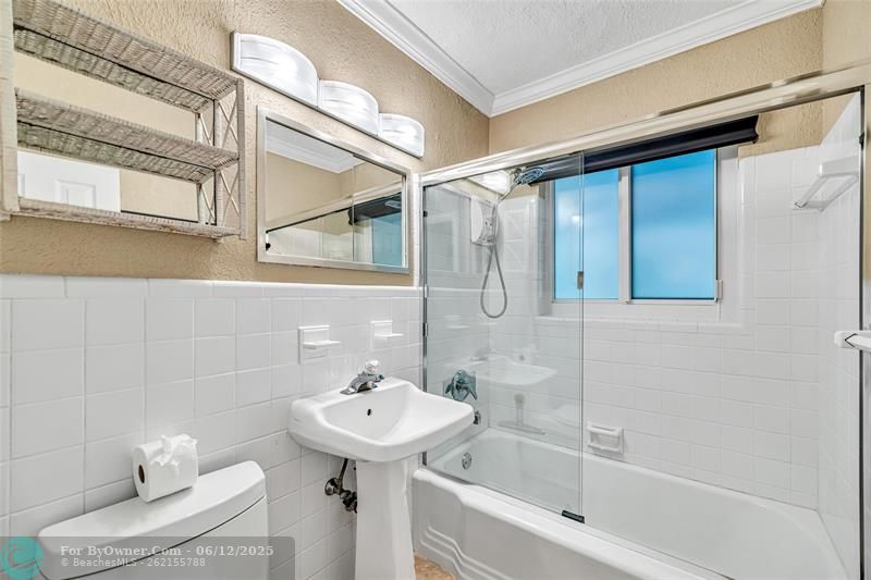 3497 NE 19th Ave, Oakland Park, Florida image 20