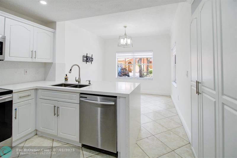 8544 NW 140th Ter #1002, Miami Lakes, Florida image 16
