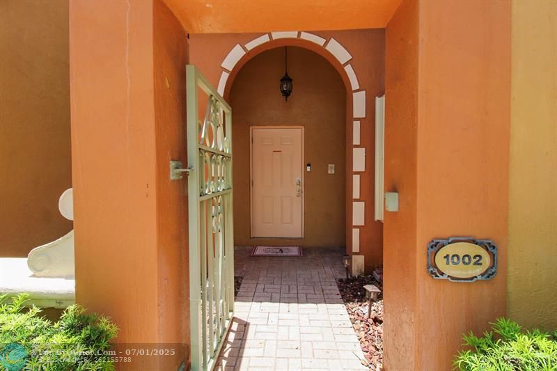 8544 NW 140th Ter #1002, Miami Lakes, Florida image 4