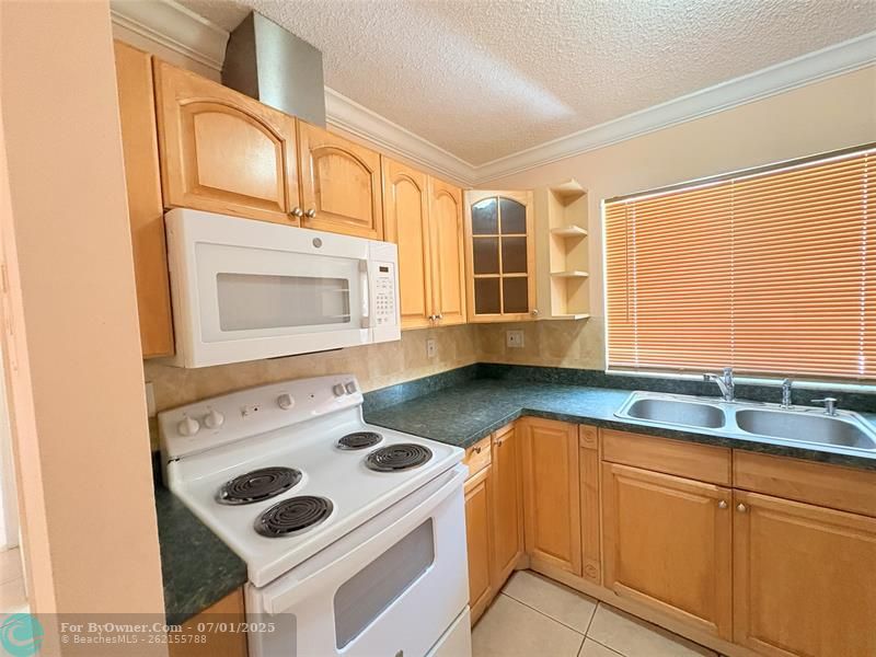 2760 W 62nd Pl #203, Hialeah, Florida image 17